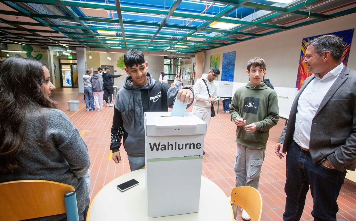 600 Wahlberechtigte