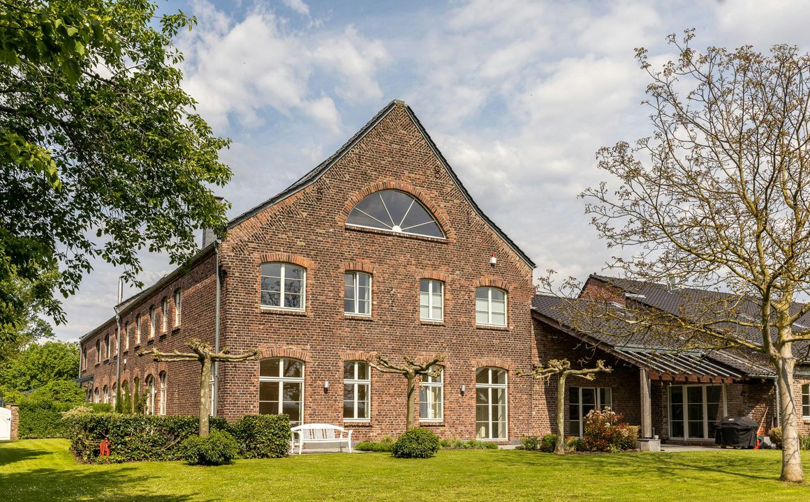 Hofanwesen und Luxus-Villen