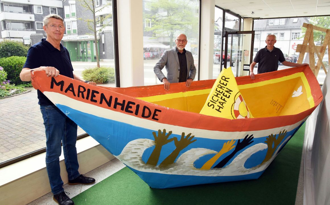 „100 Boote – 100 Menschen“